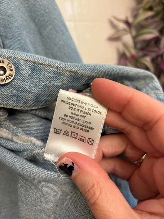 The Style Between Us Blue Denim Jean Jacket Size Medium Y2K Cotton Cropped - Picture 7 of 7